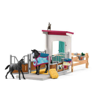 SCHLEICH BOKS ZA KONJE SA KONJEM I ZDREBETOM 