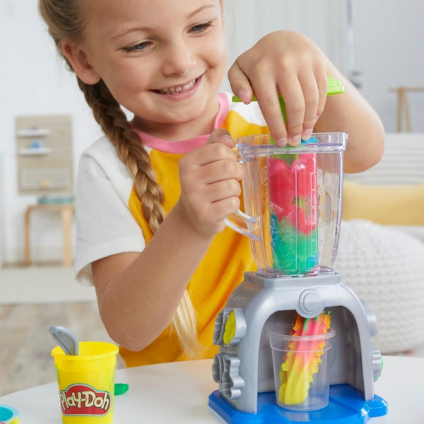 PLAY DOH SWIRLIN SMOOTHIES BLENDER PLAYSET
