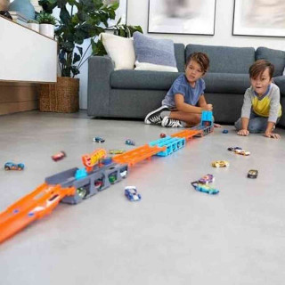 HOT WHEELS SPEEDWAY TRANSPORTER 