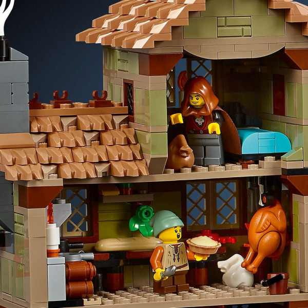 LEGO ICONS MEDIEVAL TOWN SQUARE 