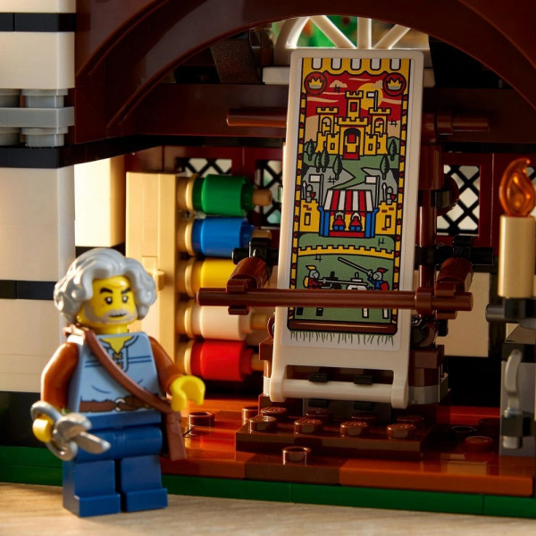 LEGO ICONS MEDIEVAL TOWN SQUARE 