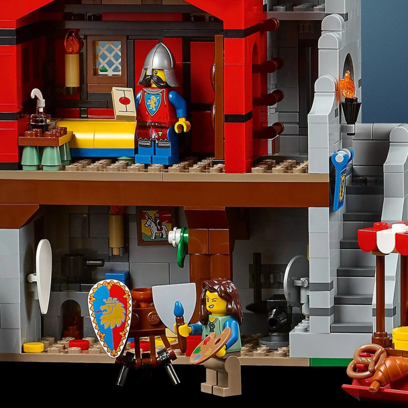 LEGO ICONS MEDIEVAL TOWN SQUARE 