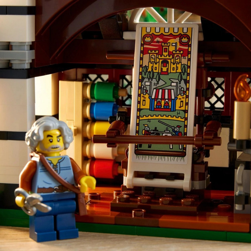 LEGO ICONS MEDIEVAL TOWN SQUARE 