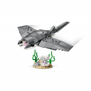 LEGO CREATOR FIERCE SHARK WITH A TREASURE 