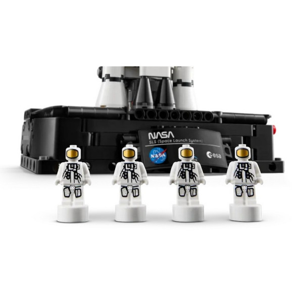 LEGO TECHNIC NASA ARTEMIS SPACE LAUNCH SYSTEM 