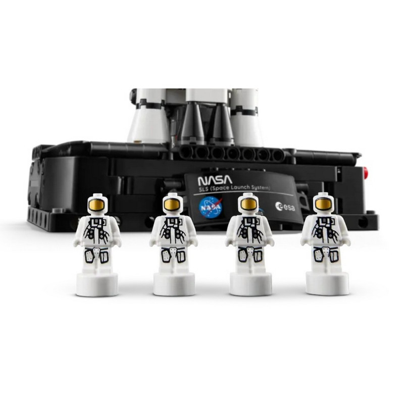 LEGO TECHNIC NASA ARTEMIS SPACE LAUNCH SYSTEM 