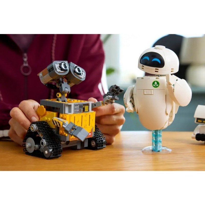 WALL-E AND EVE 