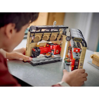 LEGO HARRY POTTER TM BOOK NOOK: HOGWARTS EXPRESS 