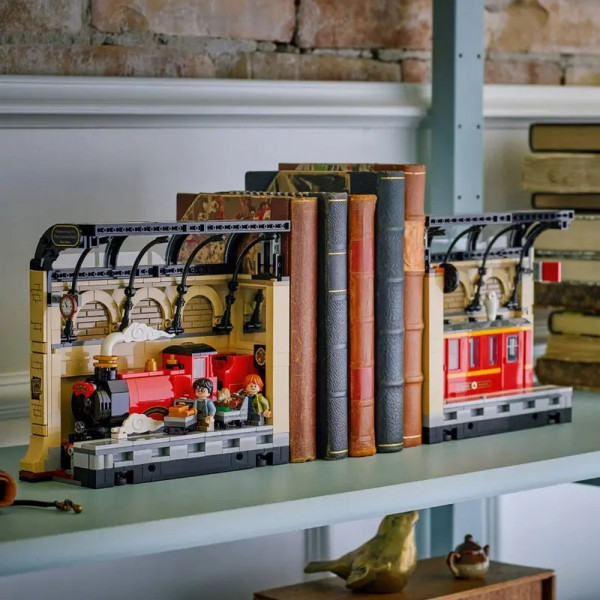 LEGO HARRY POTTER TM BOOK NOOK: HOGWARTS EXPRESS 