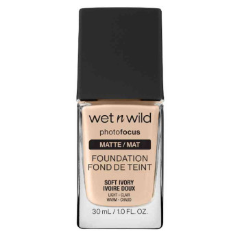 WET N WILD PHOTO FOCUS TEČNI PUDER SOFT IVORY 