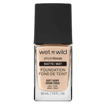 WET N WILD PHOTO FOCUS TEČNI PUDER SOFT IVORY