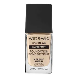WET N WILD PHOTO FOCUS TEČNI PUDER NUDE IVORY