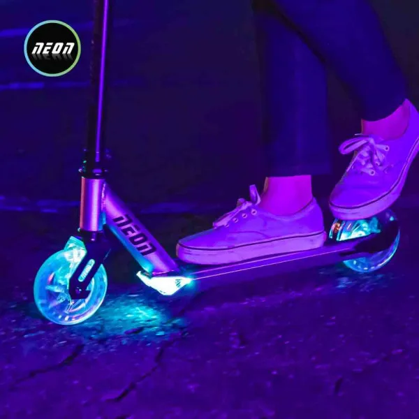 YVOLUTION NEON GHOST TROTINET SVETLECI